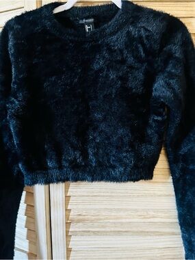 Forever 21 Navy Faux Fur Cropped Top